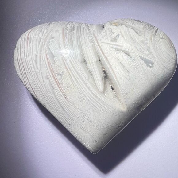 Mexican White Lace Agate Druzy Heart Carving (12) - Picture 7 of 11